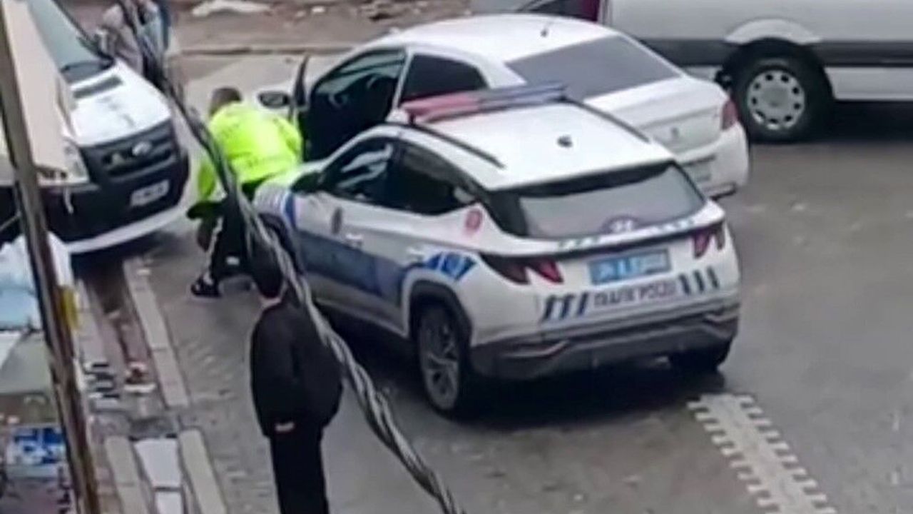Esenyurt’ta muayenesi olmayan sürücü polisten kaçtı, servis aracında vurarak durdu