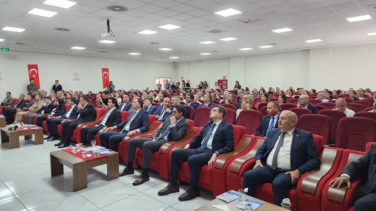 Tunceli’de eğitimde gelişim ve işbirliği için ‘E Vizyon 62’ çalıştayı başladı