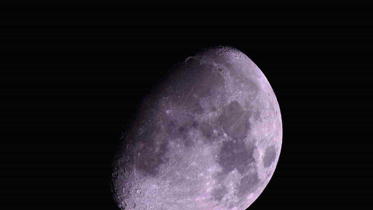 Bitlis’te "Şişkin Ay" gökyüzünü süsledi