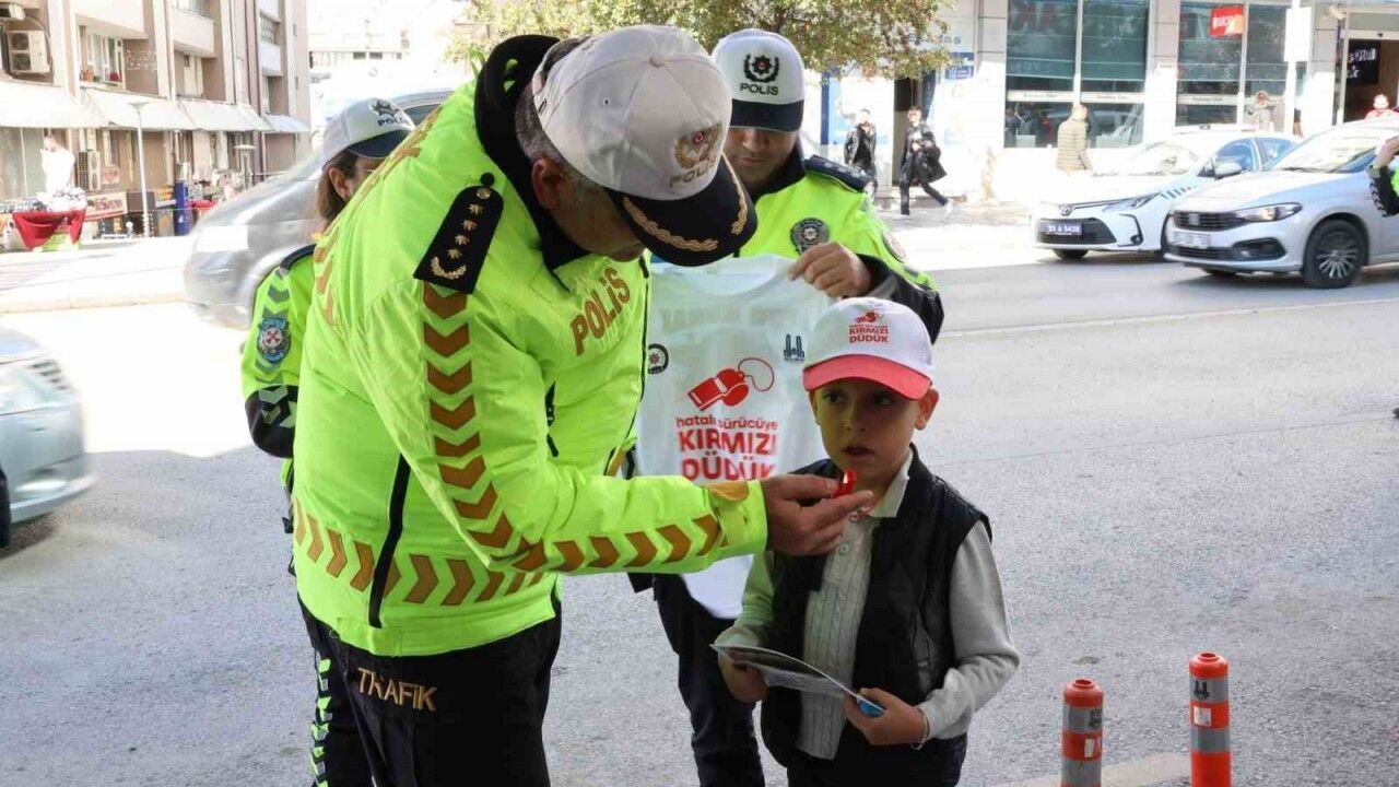 Erzurum’da polisten "Önce Yaya" farkındalığı uygulaması
