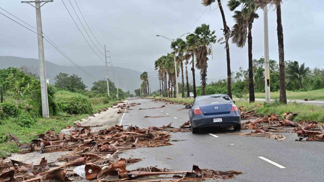 Jamaika’yı 5’inci kategori olan Melissa Kasırgası vurdu