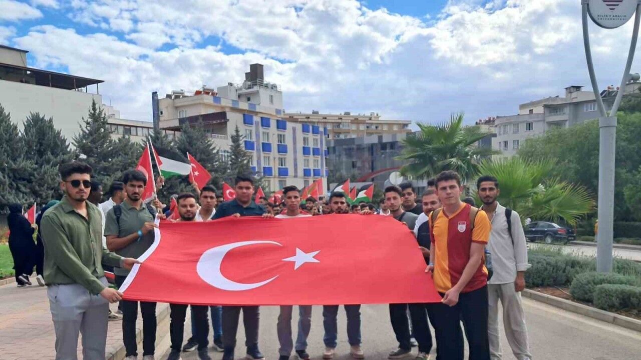 Kilis’te üniversite öğrencilerinden Filistin’e destek yürüyüşü