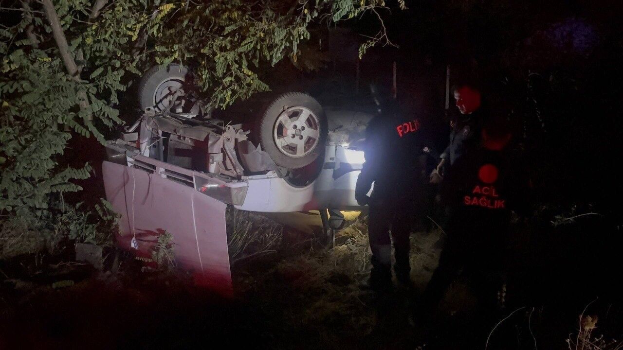 Polisten kaçan otomobil şarampole uçtu: 2 yaralı