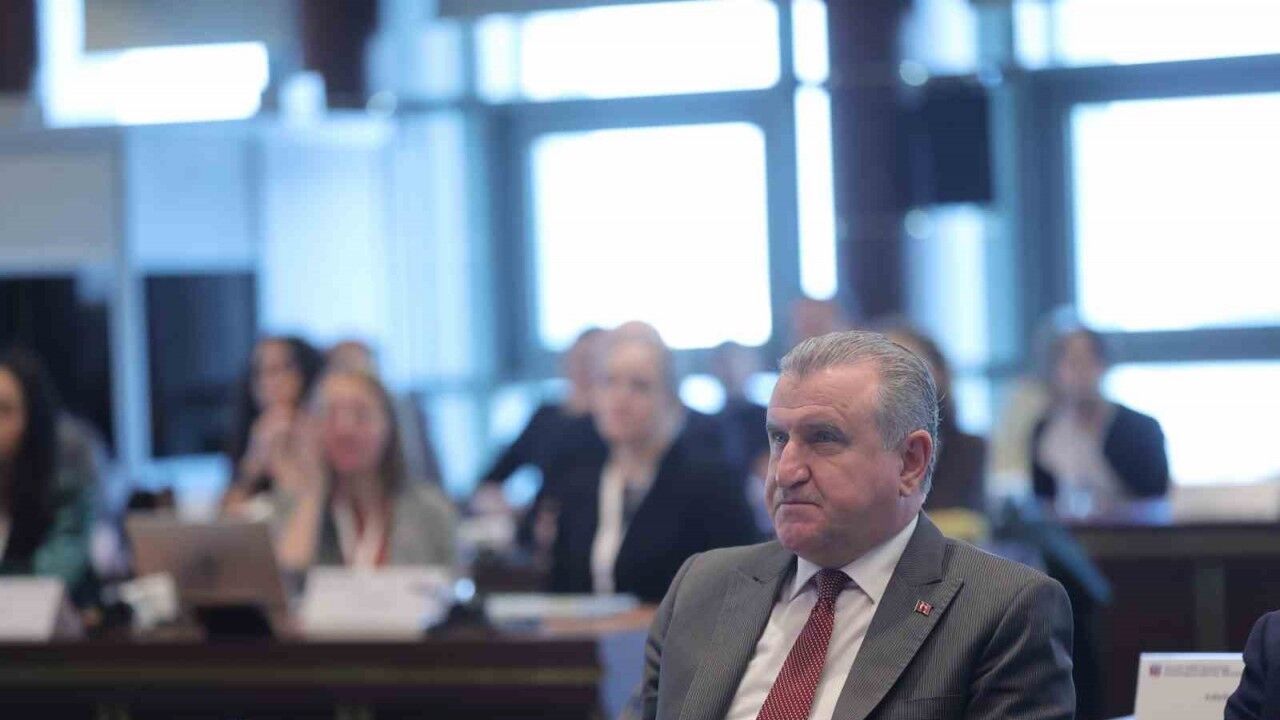 Bakan Bak: "Gençleri bugünün ortağı ve karar süreçlerinin doğal paydaşı olarak görüyoruz"