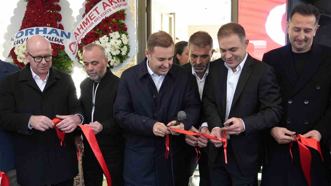 Başkan Akın ve Milletvekili Sarı açılışta buluştu