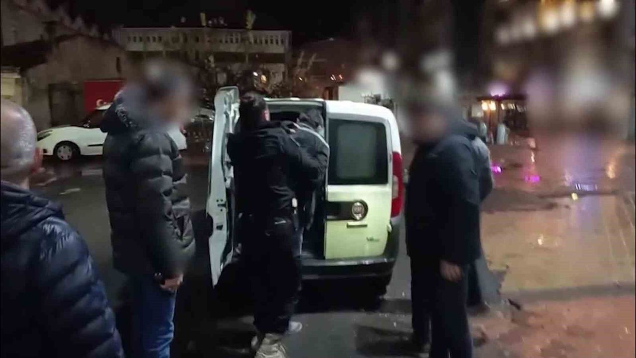 Kendi yaptığı gizli odada saklandı, polisten kaçamadı