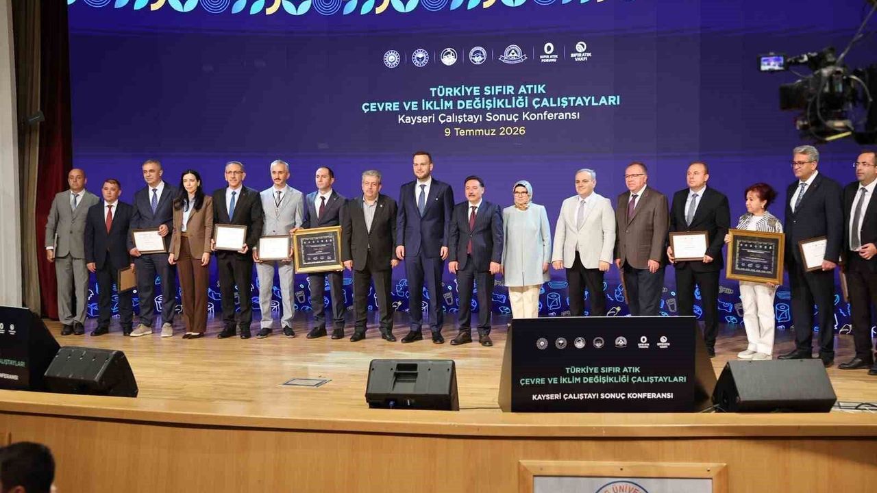 Türkiye Sıfır Atık Çalıştayı Sonuç Konferansı'nda Kayseri Büyükşehir'e teşekkür plaketi