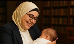 Milletvekili Ayşe Böhürler 5.torununu kucağına aldı