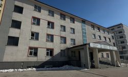 Yüksekova'da örnek uygulama: Okulun pencereleri güvenli hale getirildi