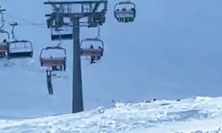 Erciyes’te telesiyejde asılı kalan vatandaş aşağı düştü