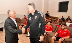 Başkan Büyükkılıç'tan zorlu maç öncesi Kayserispor'a 'moral' ziyareti