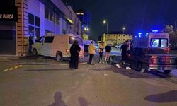 Kayseri'de otomobille çarpışan minibüs dükkana daldı: 2 yaralı