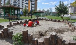 Kocasinan'da parklar, çocuklara toprakla vakit geçirme fırsatı sunuyor