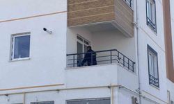 Uzaklaştırma kararı bitti eve merdivenle girdi