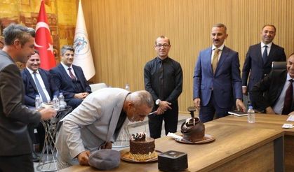 Köprü dizisine de konu olan Erzincan’ın güleç yüzü Tuncay’a, Validen doğum günü sürprizi