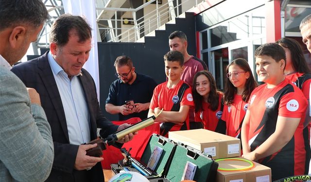 KAYSER'Lİ SPORCULARA SPOR MALZEMELERİ TÖRENLE DAĞITILDI