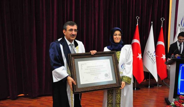 Cumhurbaşkanı Yardımcısı Cevdet Yılmaz’a MCBÜ’de ‘Fahri Profesörlük’ unvanı