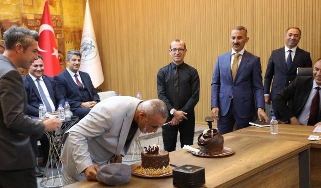 Köprü dizisine de konu olan Erzincan’ın güleç yüzü Tuncay’a, Validen doğum günü sürprizi