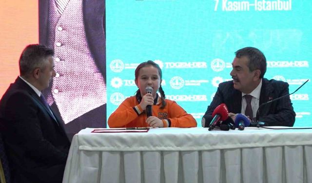 Bakan ile minik öğrencinin gülümseten anları