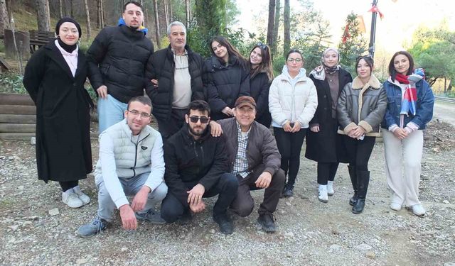 Balıkesir'de üniversiteli gençler çevreci projede görev aldı