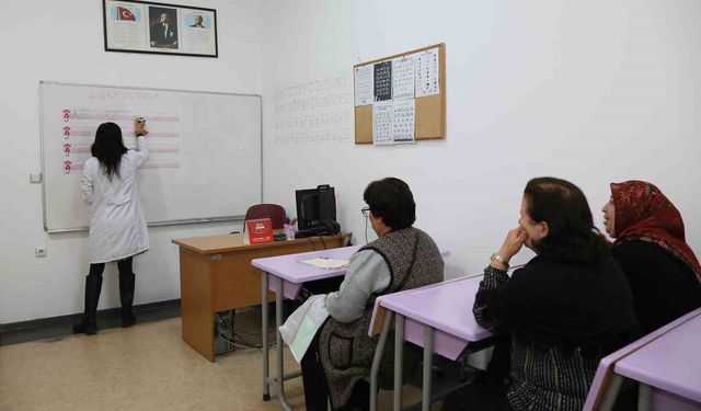 KEÇMEK'te okuma yazma kursları sürüyor