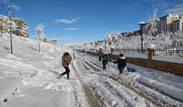 Muş'ta eğitime kar engeli: Okullar 1 gün tatil