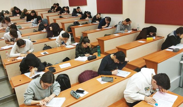 İhlas Kolejinden bursluluk sınavına giren her öğrenciye ücretsiz rehberlik hizmeti