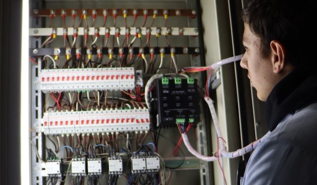 Öğrencilerden enerji tasarrufu sağlayan sistem