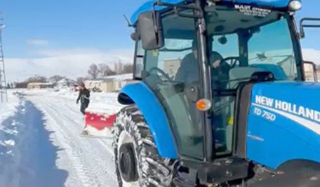 Traktör arkasında kayak keyfi