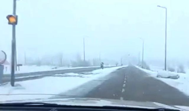 Kar yağışı etkili oluyor; Sabah ulaşıma açılan yol yeniden kapatıldı…