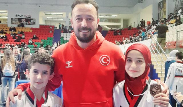 Tekvandocular Ahmet Taha ile Yaren Türkiye Şampiyonasından madalyayla döndü