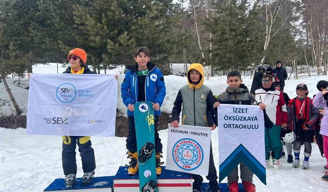 Okul Sporları Snowboard Türkiye Birinciliği'nde kürsüye Kayseri ambargosu