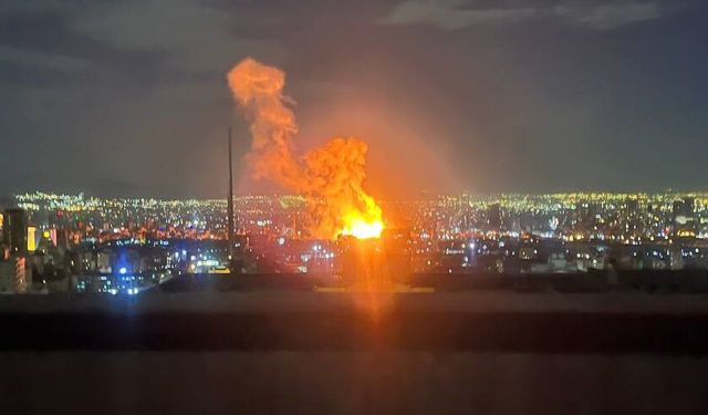 İran'ın devlet televizyonu binası vuruldu