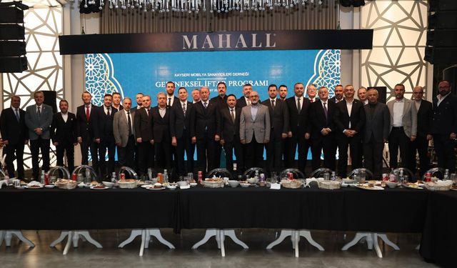 Hulusi Akar, mobilya üretici iş insanlarıyla bir araya geldi