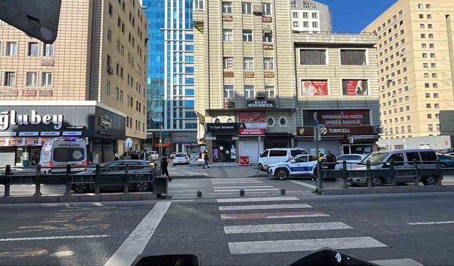 Motosikletin çarptığı yaya yaralandı