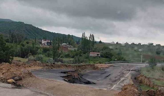 Kayseri'de Yaşar Karayel Viyadüğü'nde çökme meydana geldi