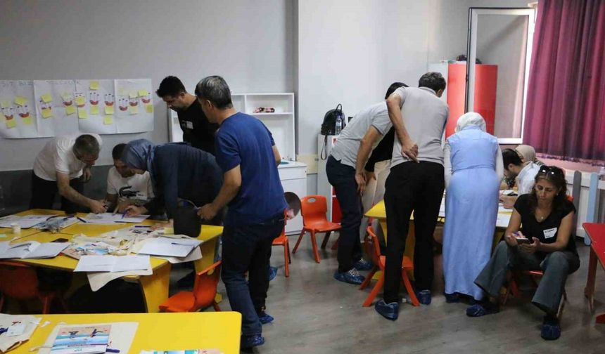 Diyarbakır’da öğretmenlerin mesleki gelişimine katkı sağlayan eğitimler devam ediyor