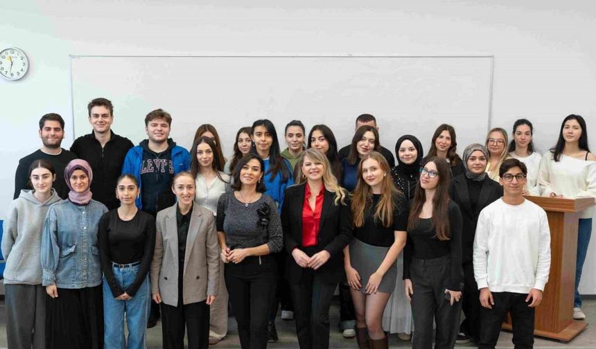 "Liderliğin temeli iletişim"