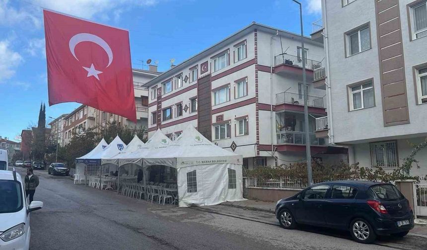 Şehit Cem Dolapci’nın evinin önüne taziye çadırı kuruldu