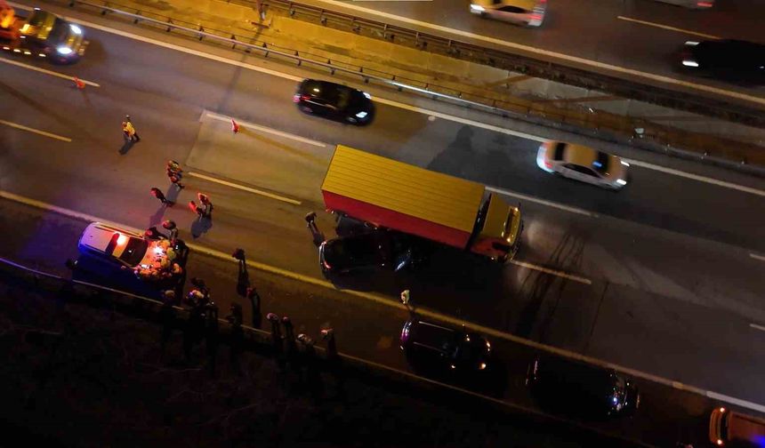 TEM'de kaçan sürücünün neden olduğu zincirleme kaza: 2 yaralı