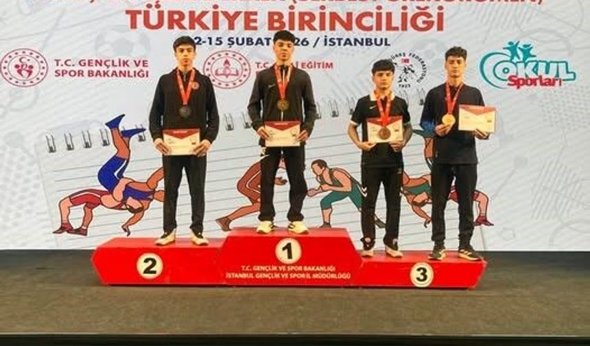 Kayserili Güreşçiler'den İstanbul'da çifte madalya