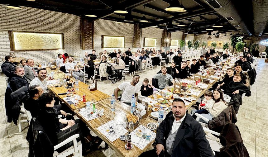 Kayserispor yönetimi, takımı ve personeli aileleriyle yemekte bir araya geldi