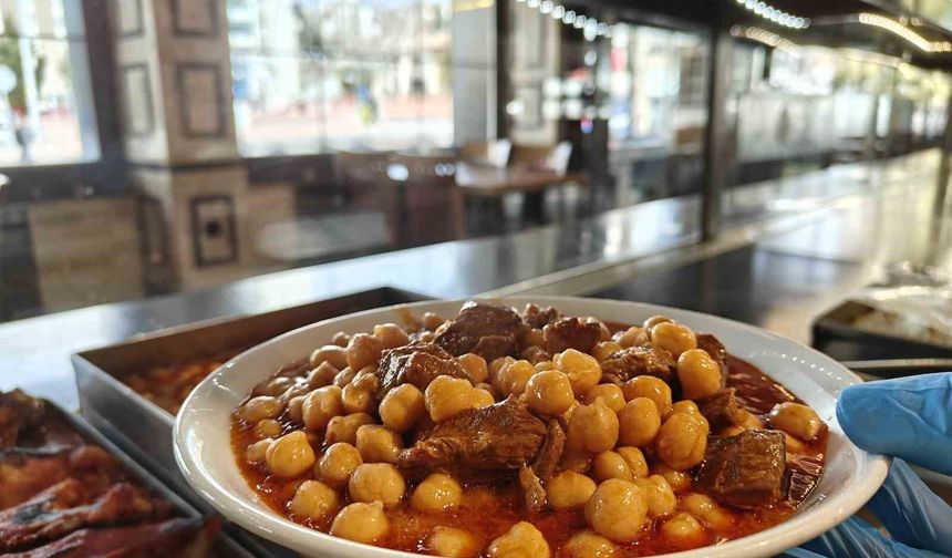 Bayram sofrasının geleneksel lezzeti: Etli nohut yahnisi