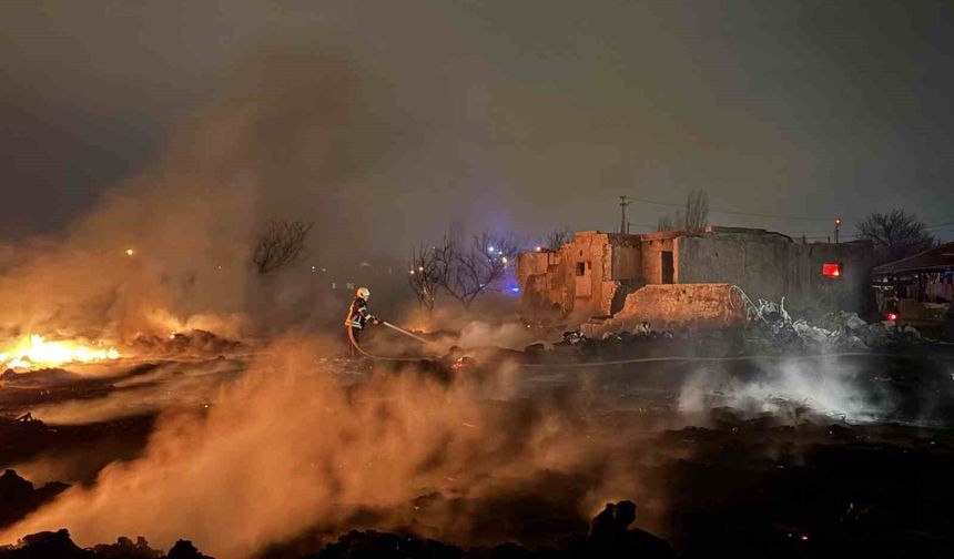 Boş arazide çıkan yangın müstakil eve sıçramadan söndürüldü