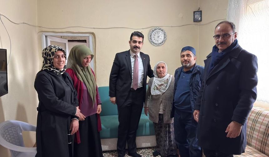 Tomarza'da 21 kimsesiz vatandaş ziyaret edildi