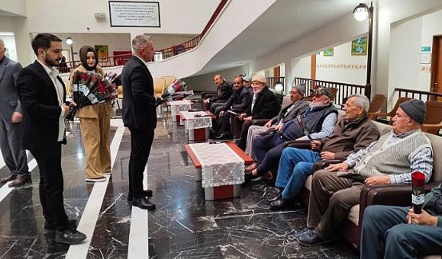 AKİB’den Huzurevi sakinlerine bayram ziyareti