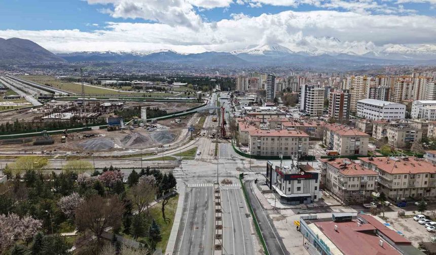 Büyükşehir'in Kartal Katlı Kavşağı Projesi'nde yoğun mesai