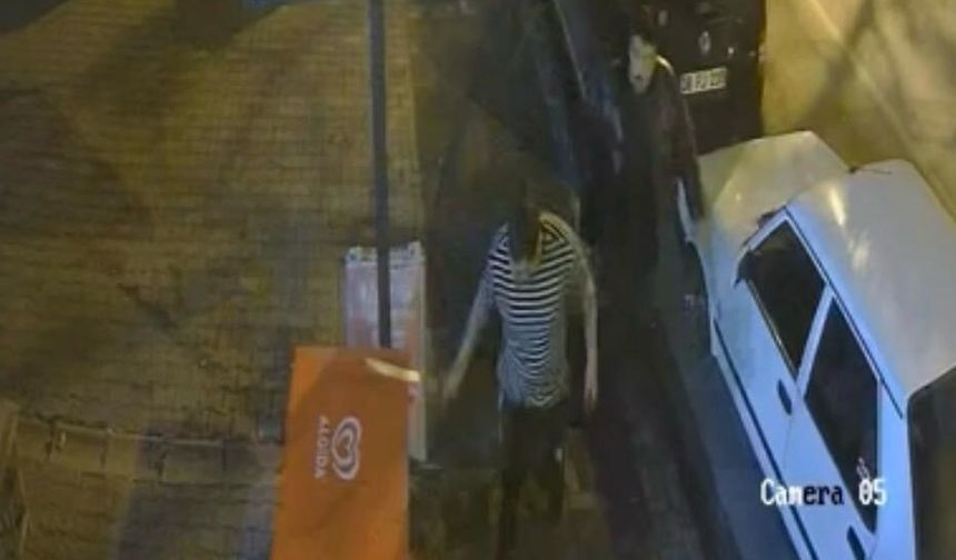 Kayseri'de 2 kişinin yaralandığı bıçaklı kavga kamerada