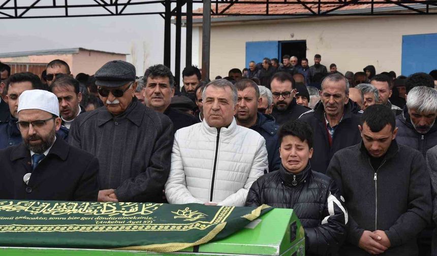 Tomarza Büyükcanlı Mahalle Muhtarı son yolculuğuna uğurlandı