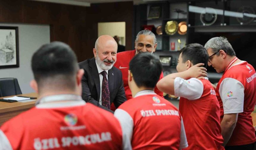 Başkan Çolakbayrakdar: 'Şampiyon çocuklarımızla gurur duyuyorum'